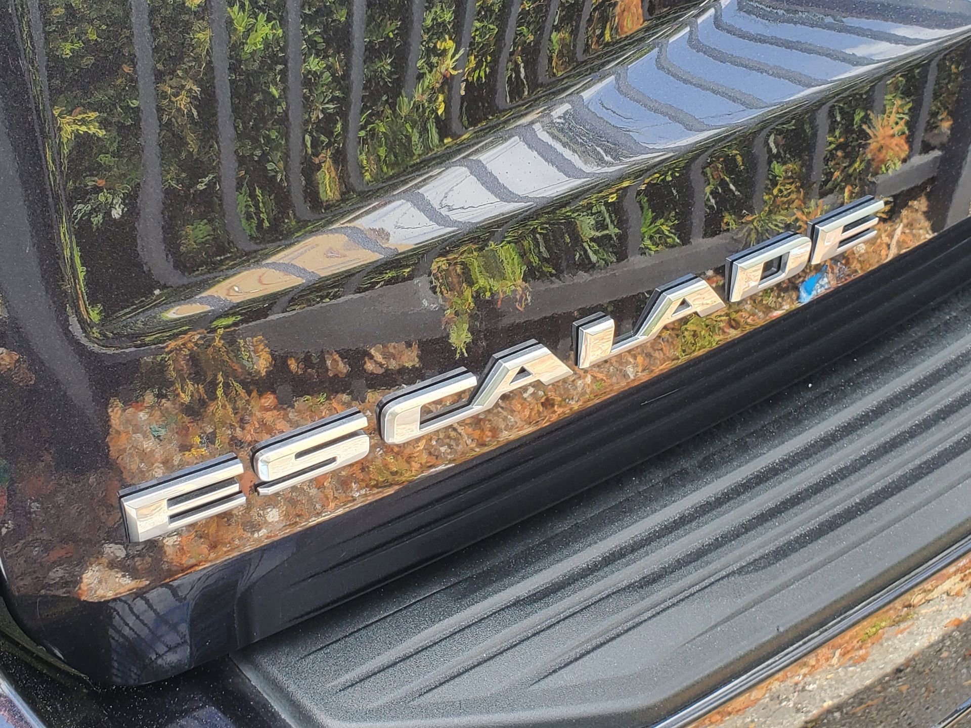 Used 2025 Cadillac Escalade Premium Luxury image 6