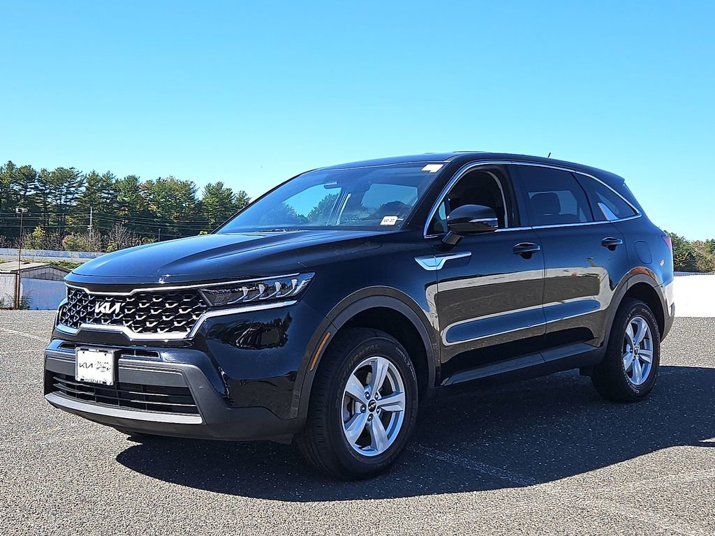 Used 2022 Kia Sorento LX image 3