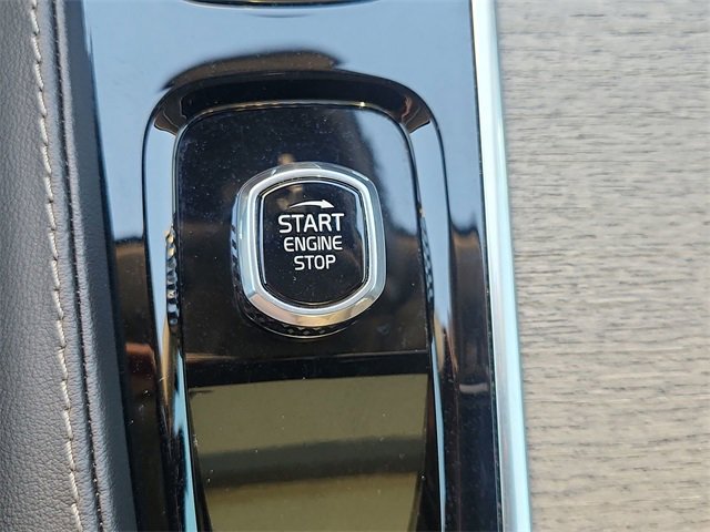 Used 2024 Volvo XC90 B6 Ultimate w/ Protection Package Premier image 16