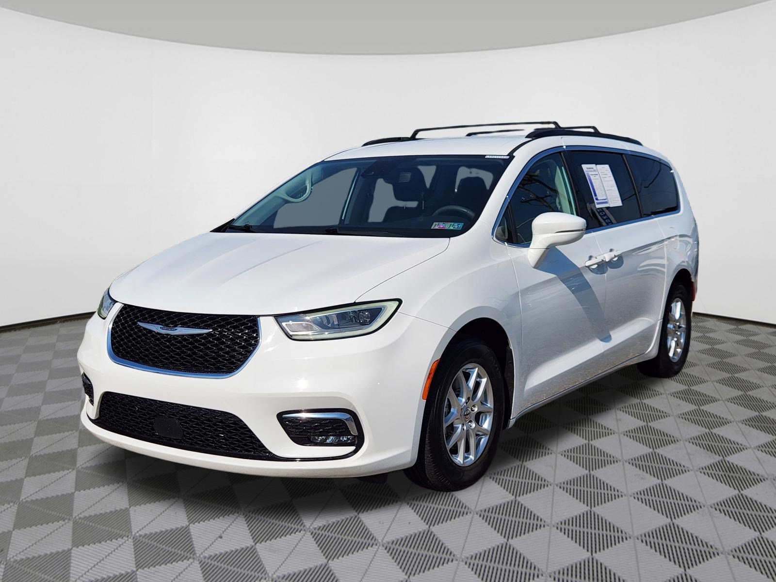 Used 2022 Chrysler Pacifica Touring-L FWD video 2