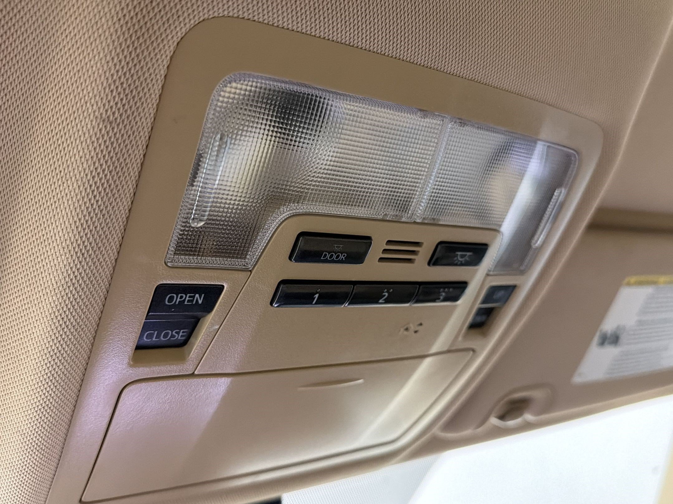 Used 2019 Toyota Highlander Limited FWD image 17