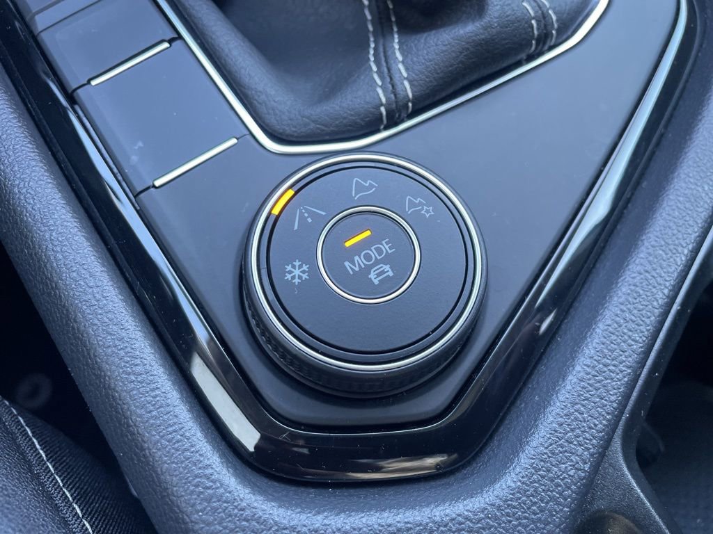 Used 2024 Volkswagen Taos SE image 31