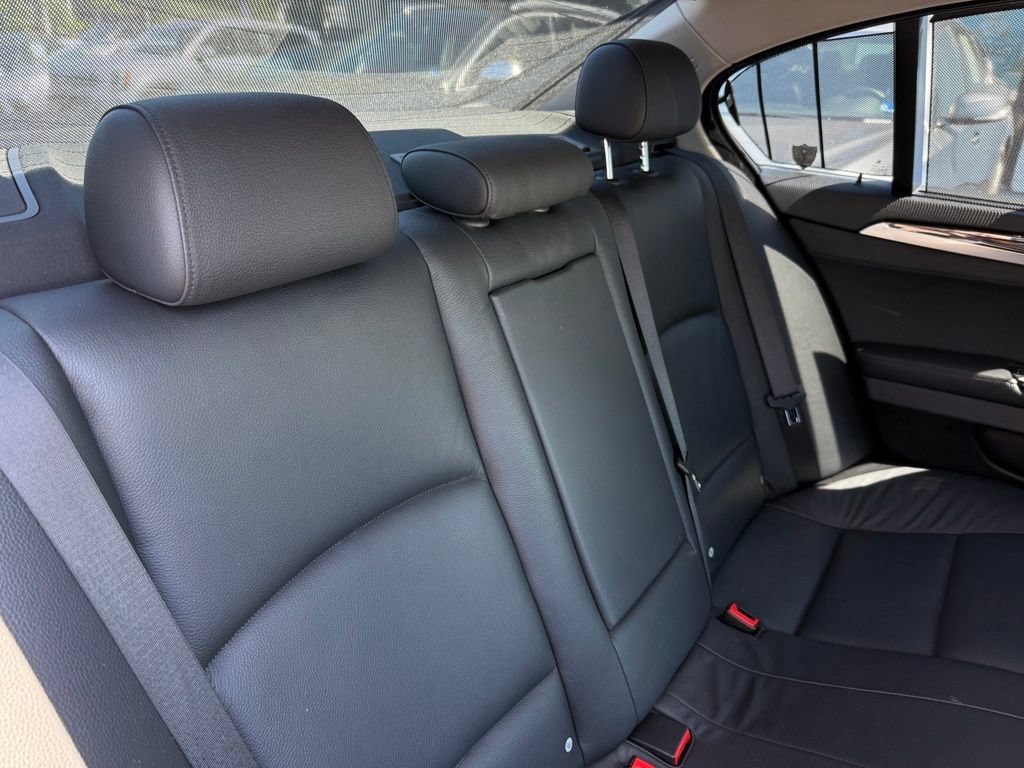 Used 2011 BMW 550i xDrive Sedan AWD/4WD image 11