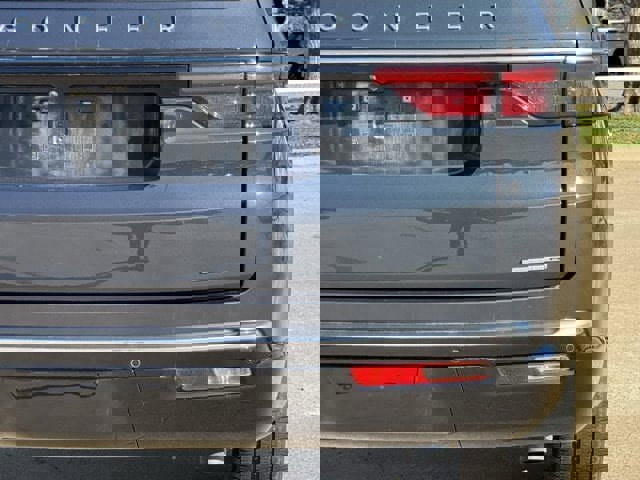 Used 2023 Jeep Wagoneer Series III w/ Convenience Group I image 7