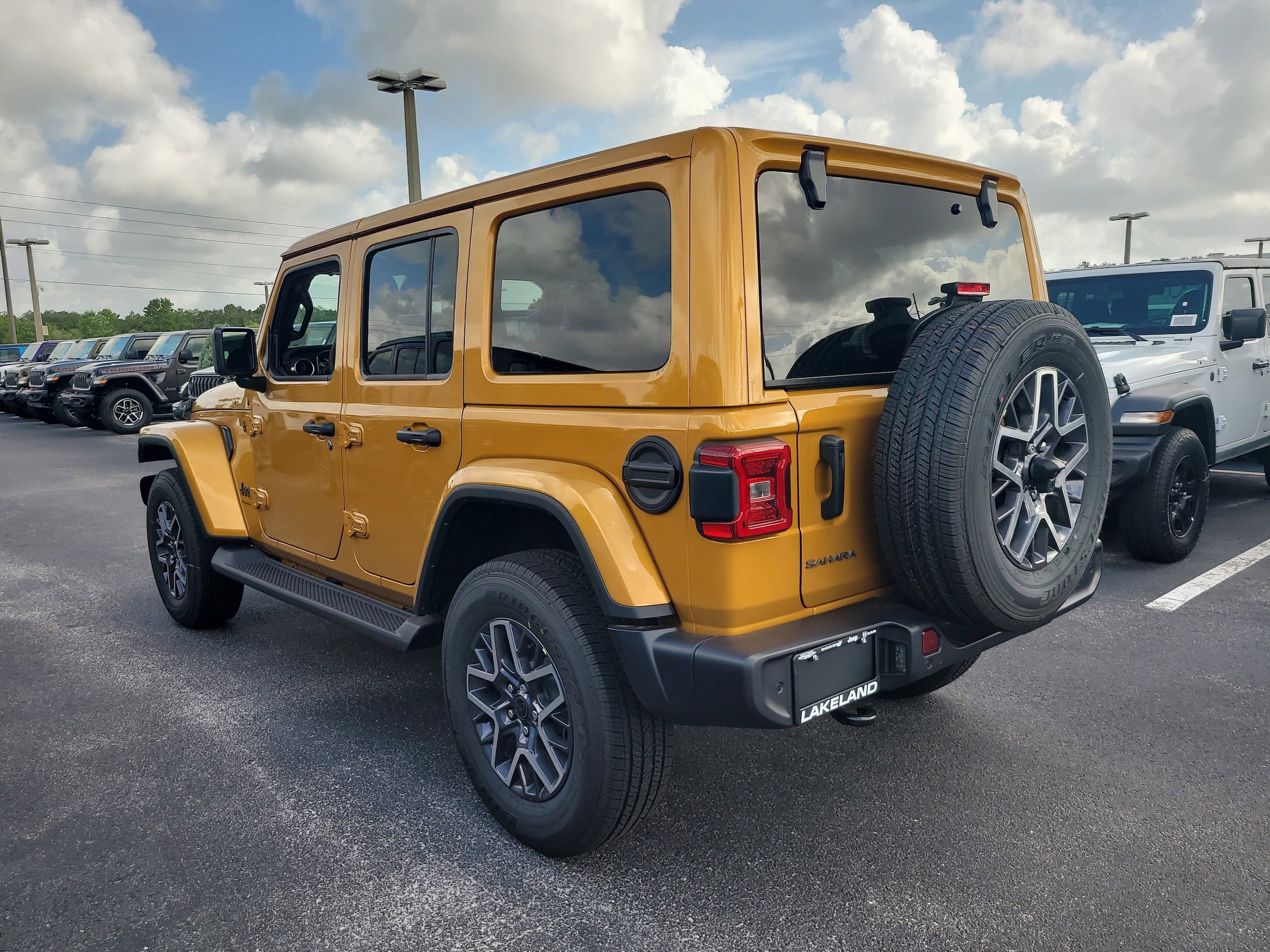 New 2026 Jeep Wrangler Unlimited Sahara AWD/4WD image 8