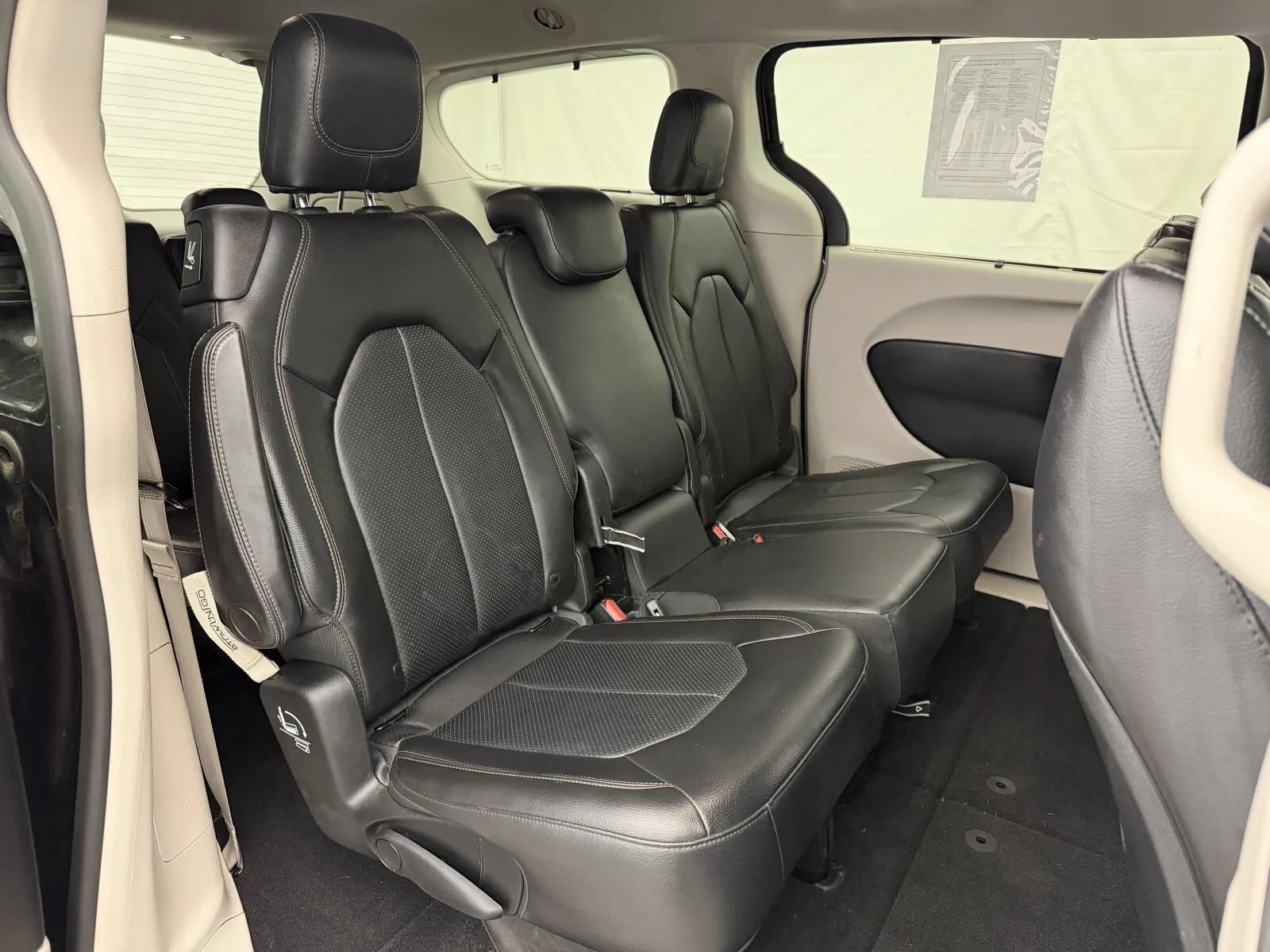 Used 2019 Chrysler Pacifica Touring-L FWD image 29