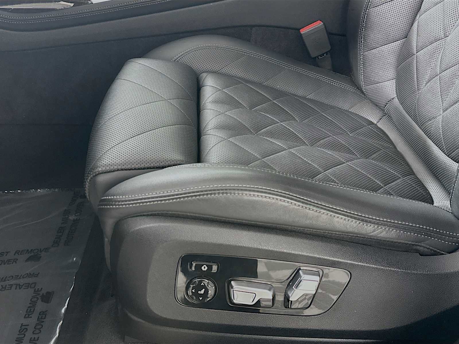 Used 2024 BMW X7 xDrive40i w/ Premium Package image 18