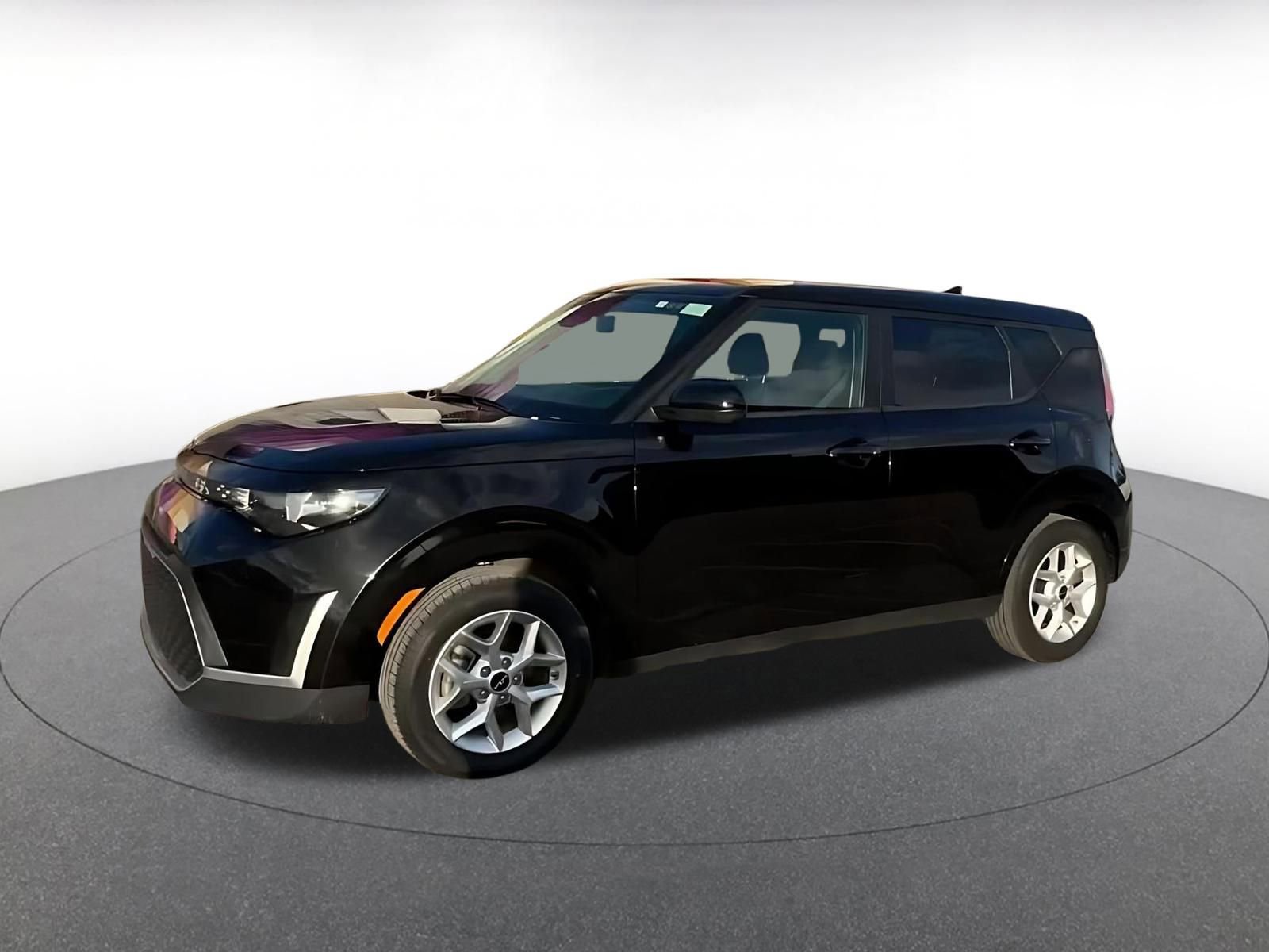 Used 2025 Kia Soul LX w/ LX Technology Package image 3