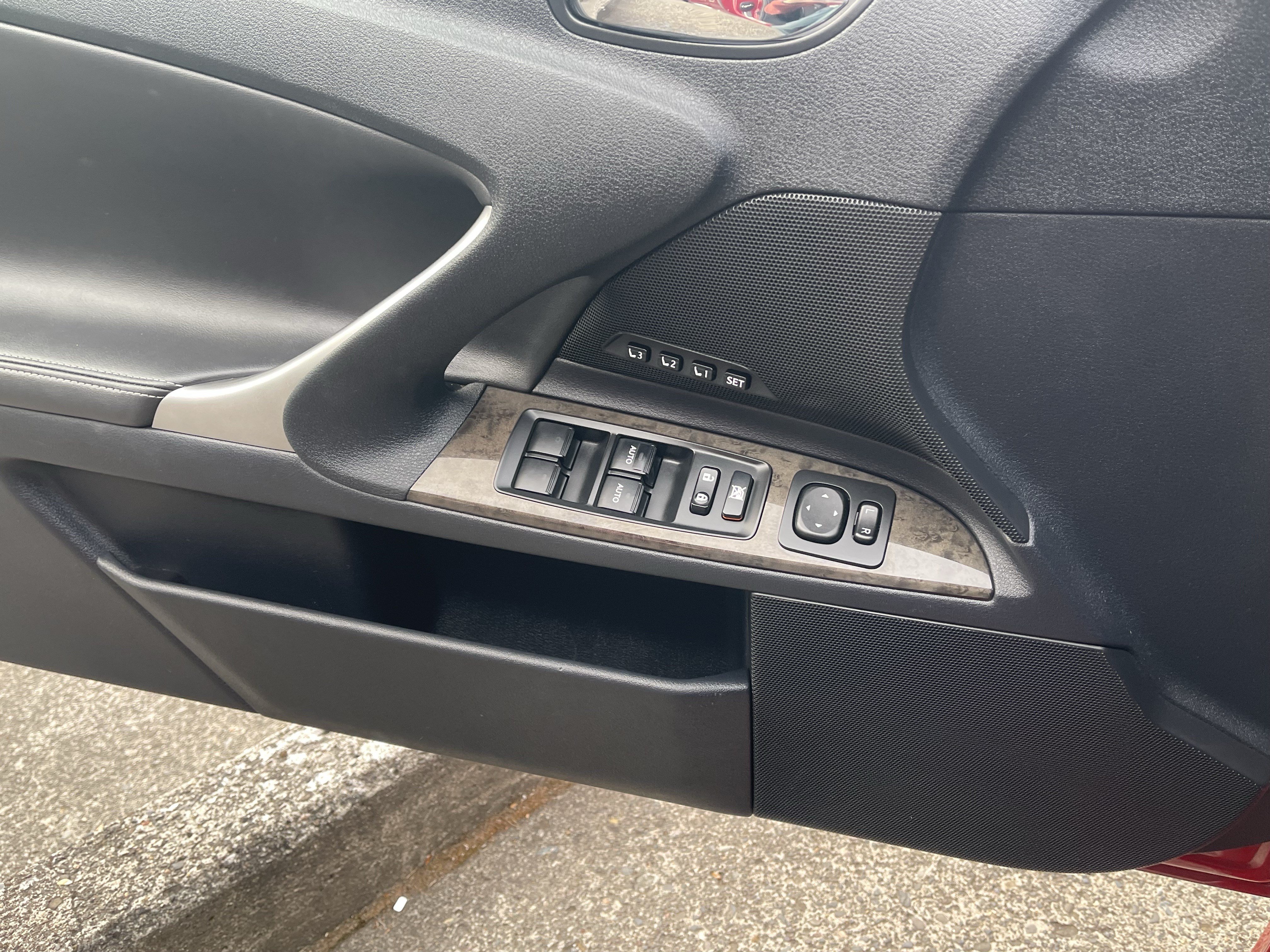 Used 2010 Lexus IS 250C w/ Luxury Pkg RWD image 25