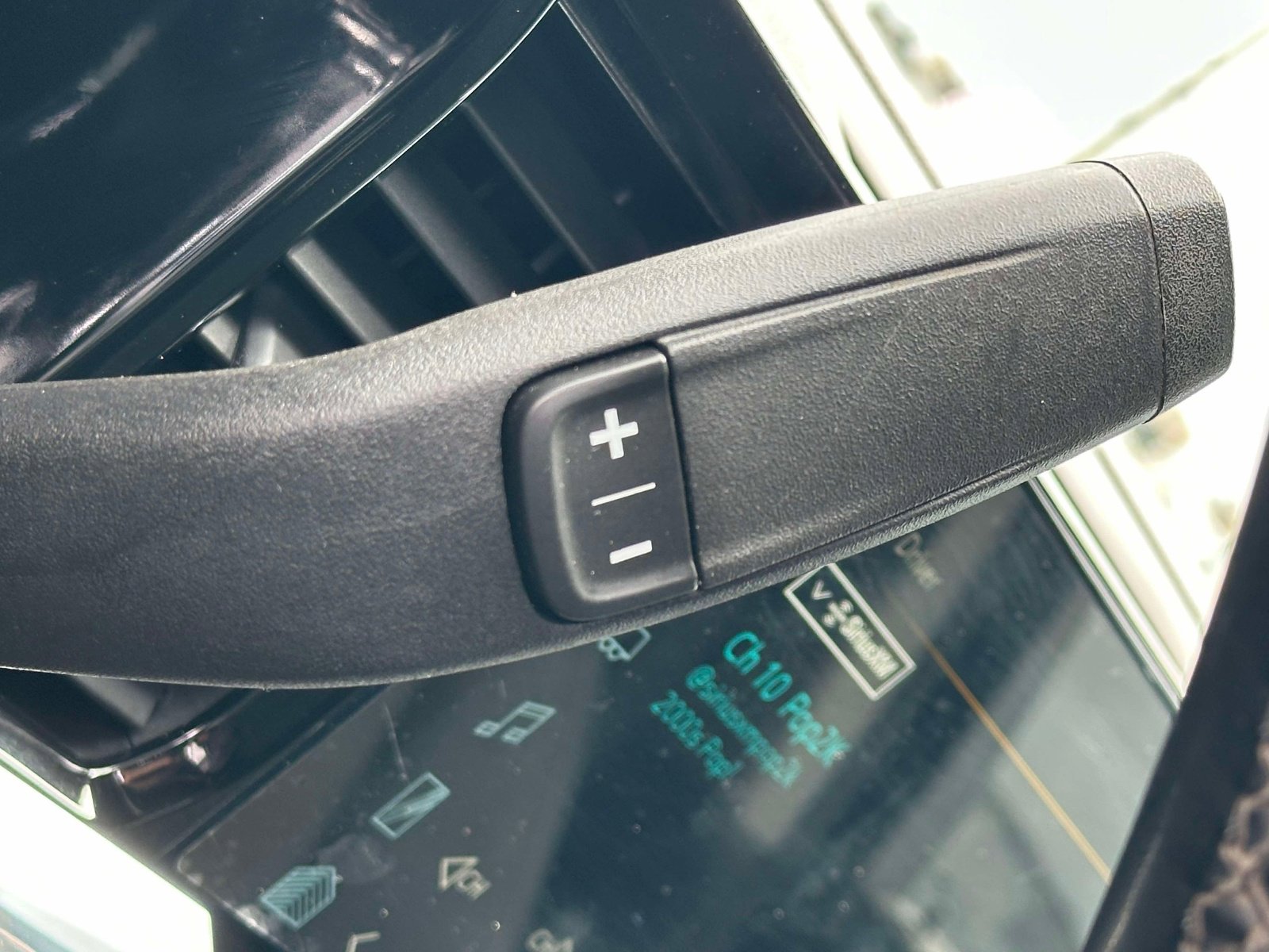 Used 2024 Chevrolet Silverado 1500 LT AWD/4WD image 24