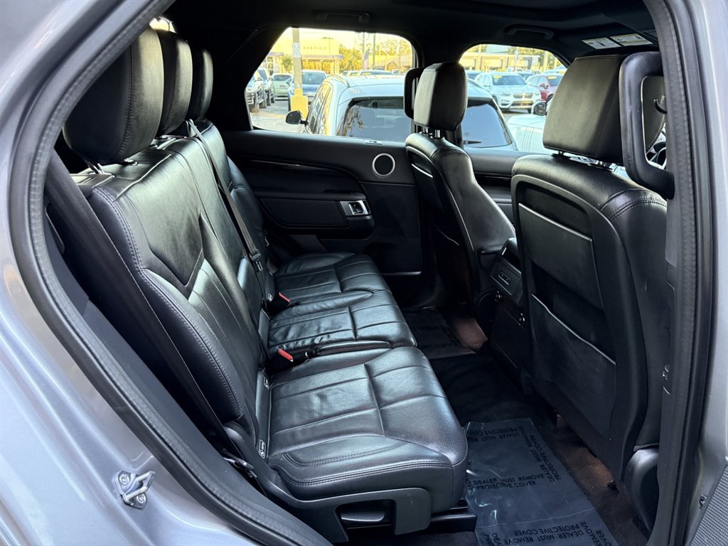 Used 2020 Land Rover Discovery SE AWD/4WD image 16