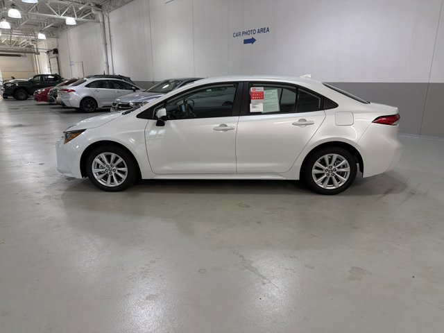 Used 2026 Toyota Corolla LE FWD image 5