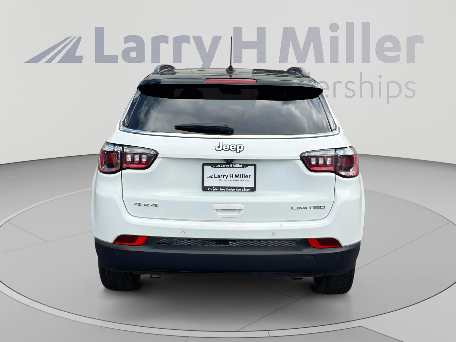 Used 2025 Jeep Compass Limited AWD/4WD image 4