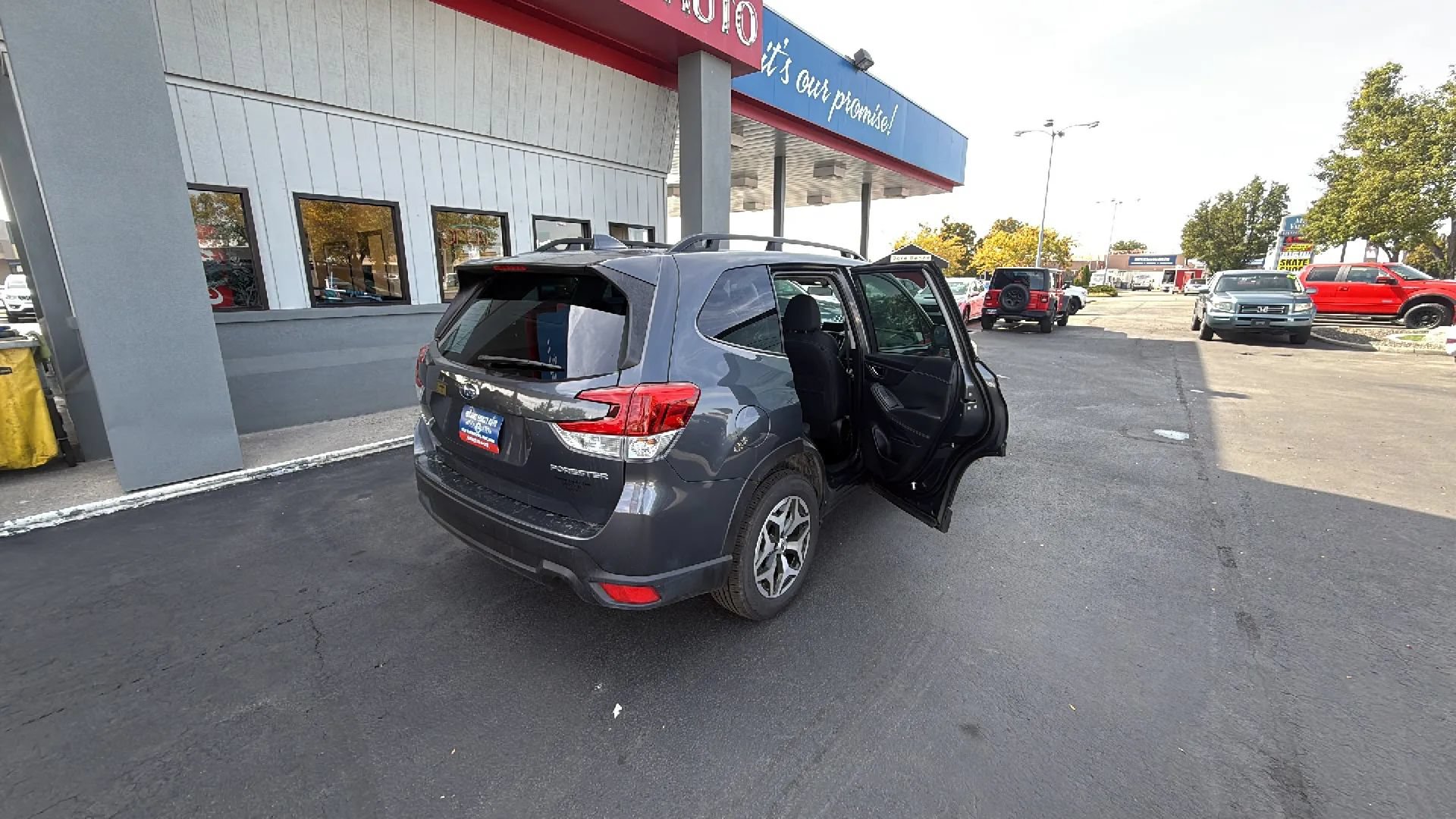 Used 2023 Subaru Forester Premium AWD/4WD image 14
