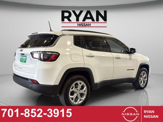 Used 2024 Jeep Compass Latitude image 15