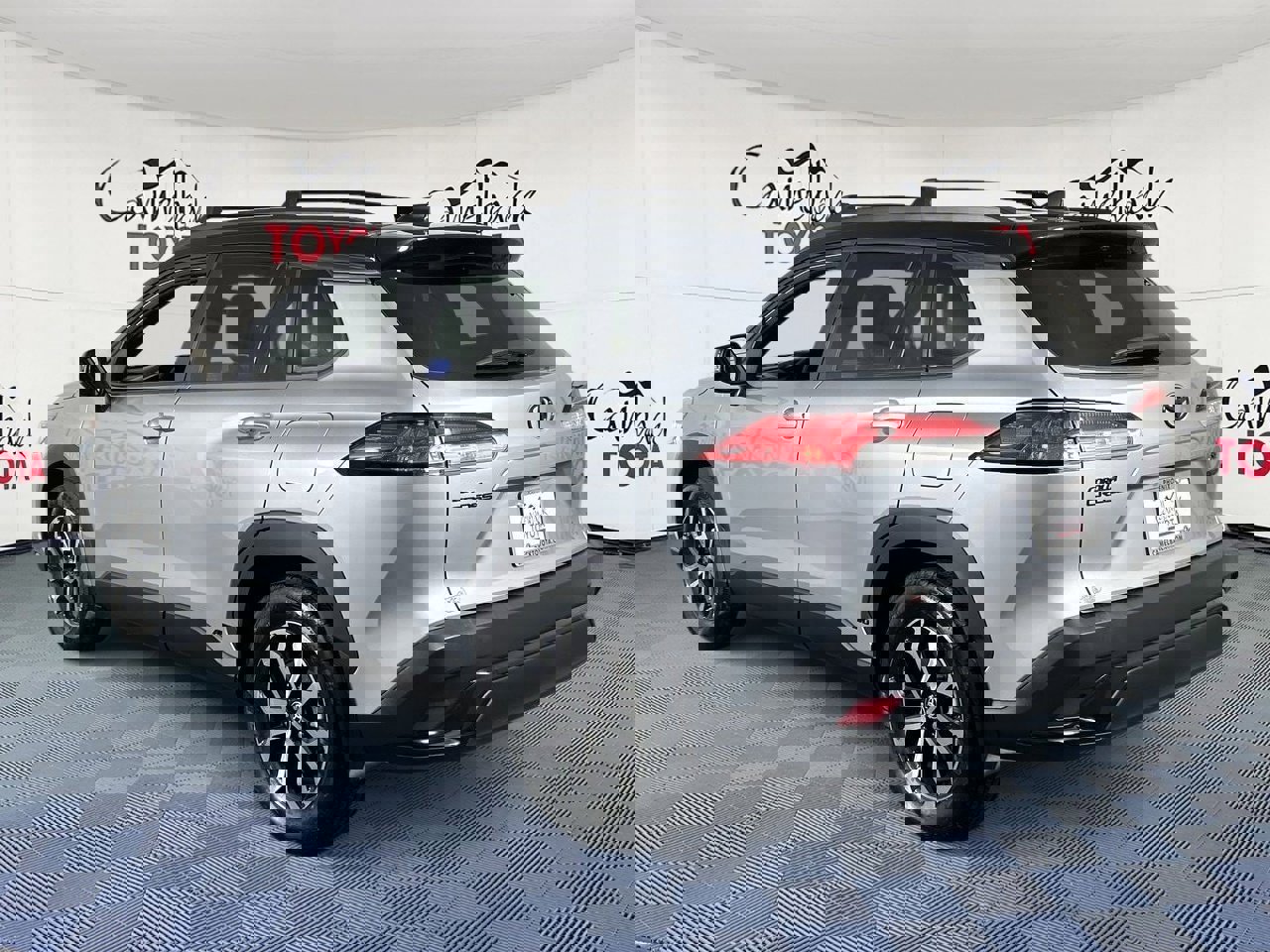 Used 2024 Toyota Corolla Cross SE w/ Moonroof Package image 5