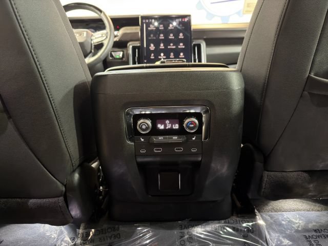Used 2026 GMC Yukon Elevation w/ Elevation Premium Package AWD/4WD image 18
