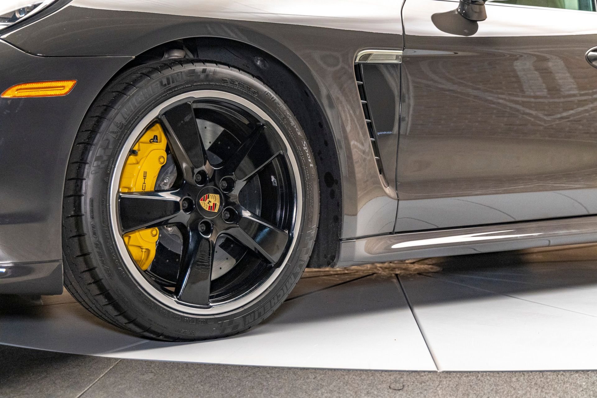 Used 2016 Porsche Panamera Turbo S image 17