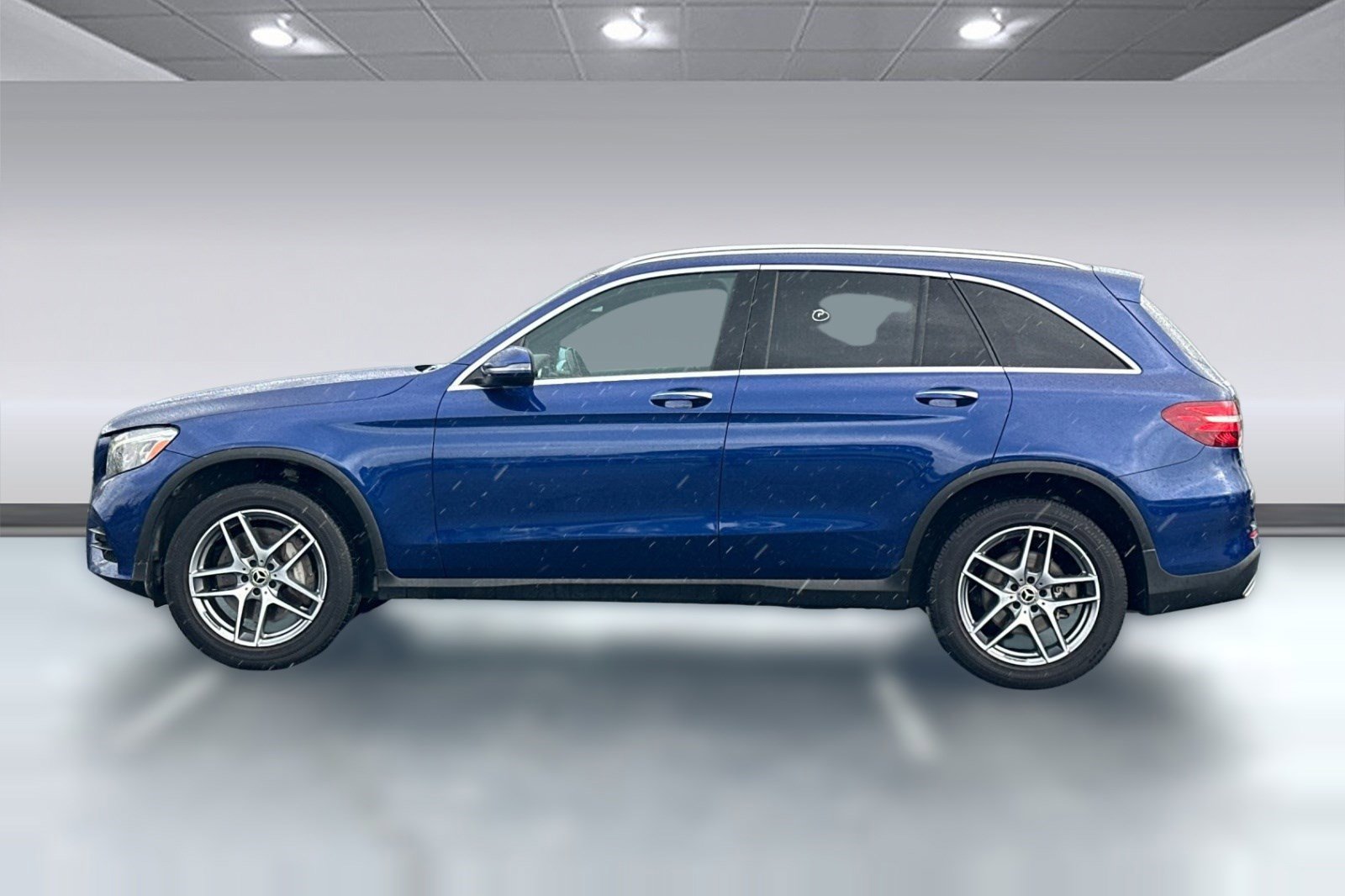Used 2017 Mercedes-Benz GLC 300 4MATIC image 2