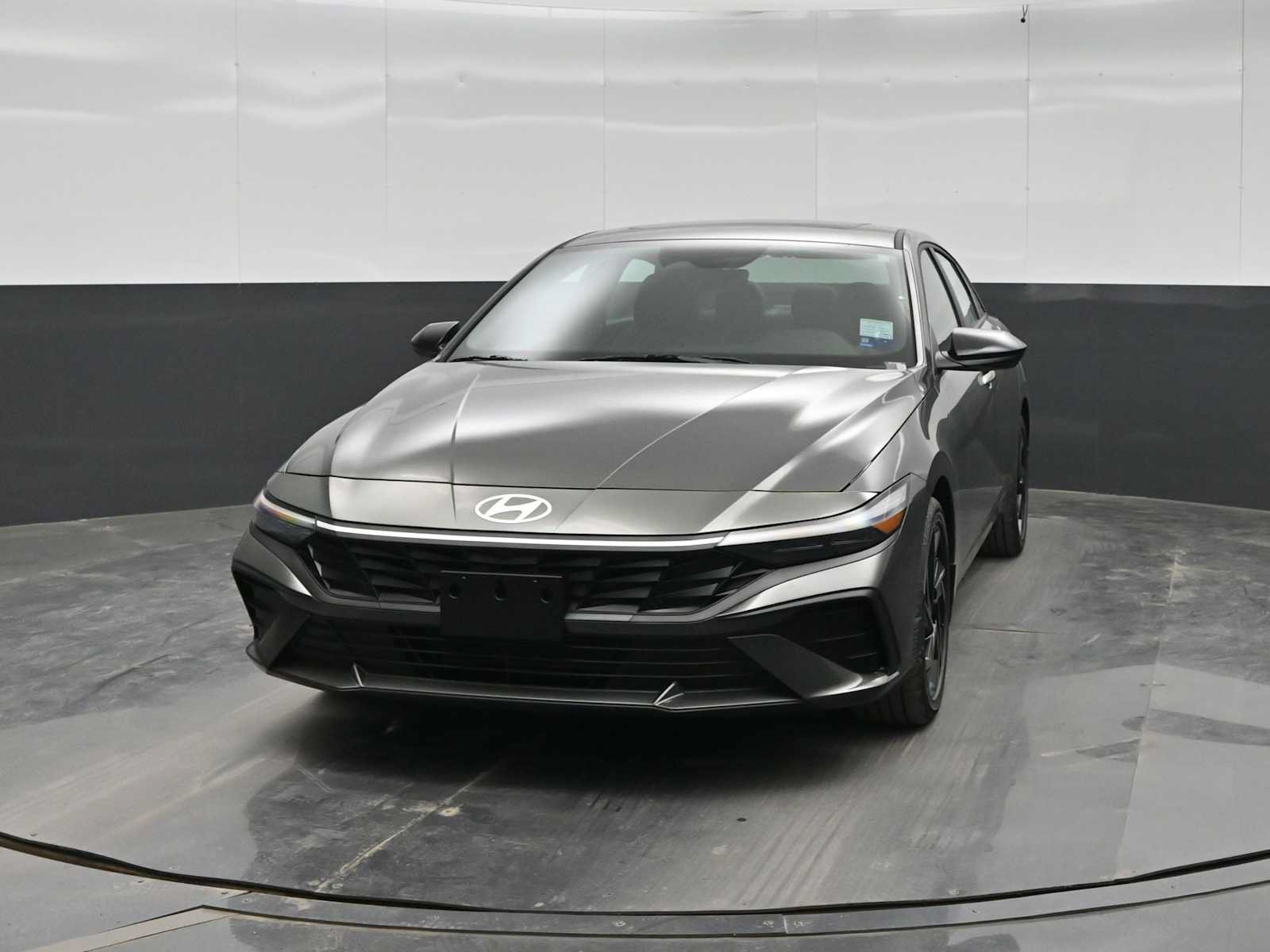 New 2026 Hyundai Elantra SEL Sport FWD image 3
