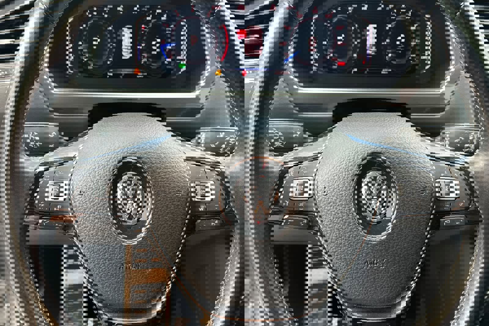 Used 2020 Volkswagen Tiguan SEL Premium R-Line image 27