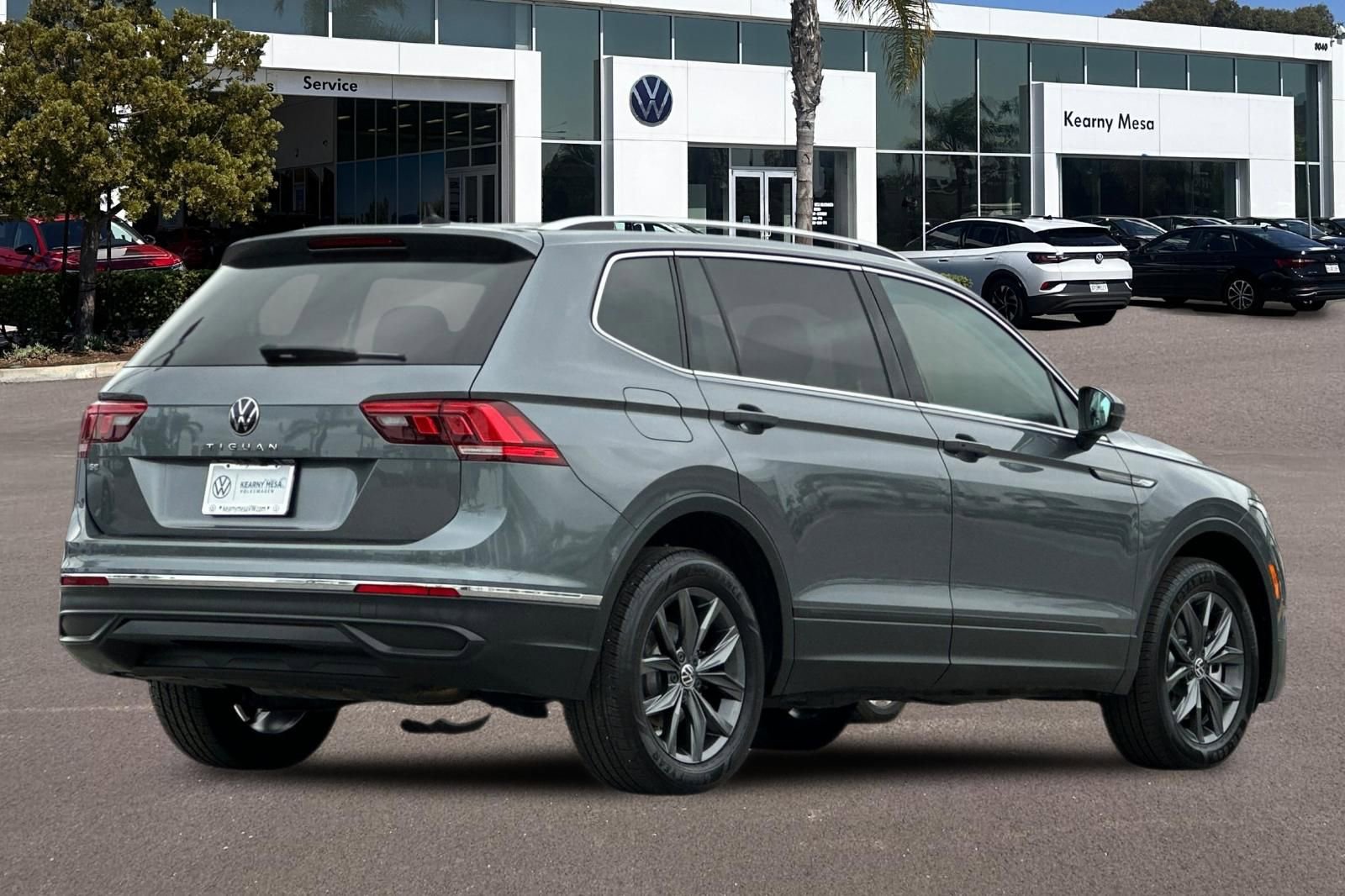 Used 2022 Volkswagen Tiguan SE FWD image 4