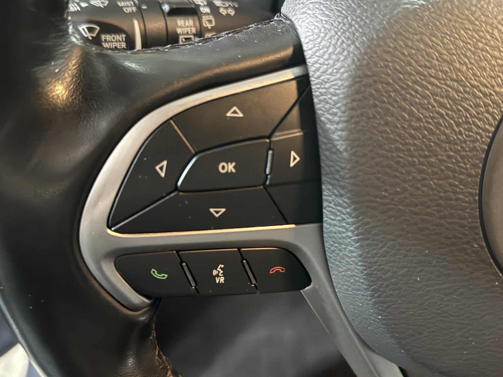 Used 2020 Jeep Grand Cherokee Limited AWD/4WD image 19