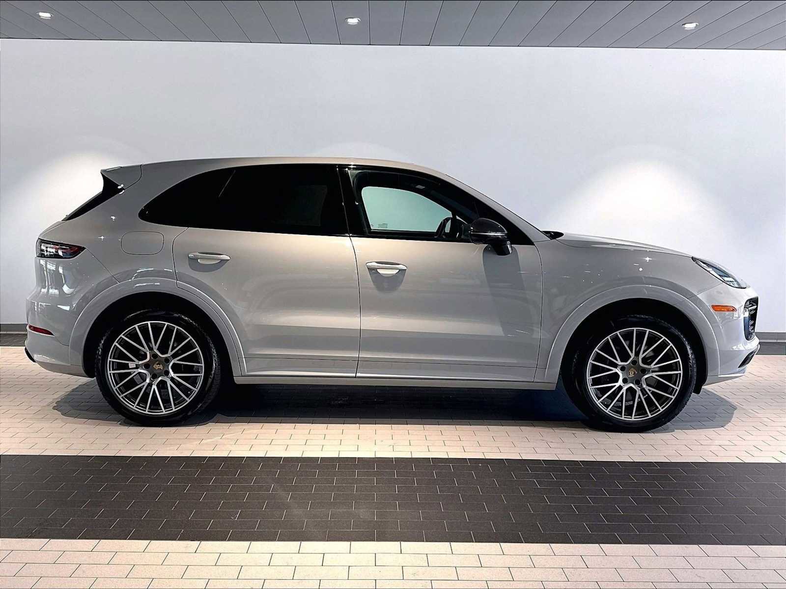 Used 2023 Porsche Cayenne AWD/4WD image 11