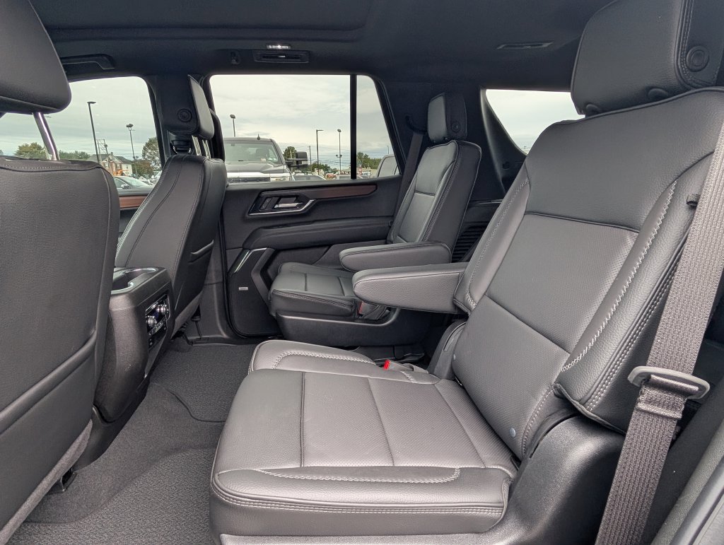 Used 2026 GMC Yukon Denali w/ Sun & Power Step Package AWD/4WD image 9
