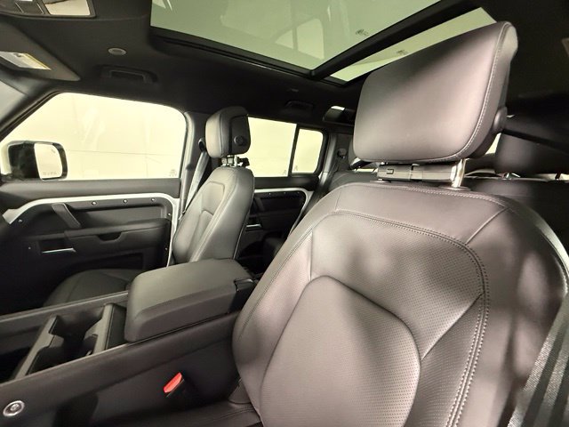 New 2026 Land Rover Defender 110 X-Dynamic SE AWD/4WD image 16