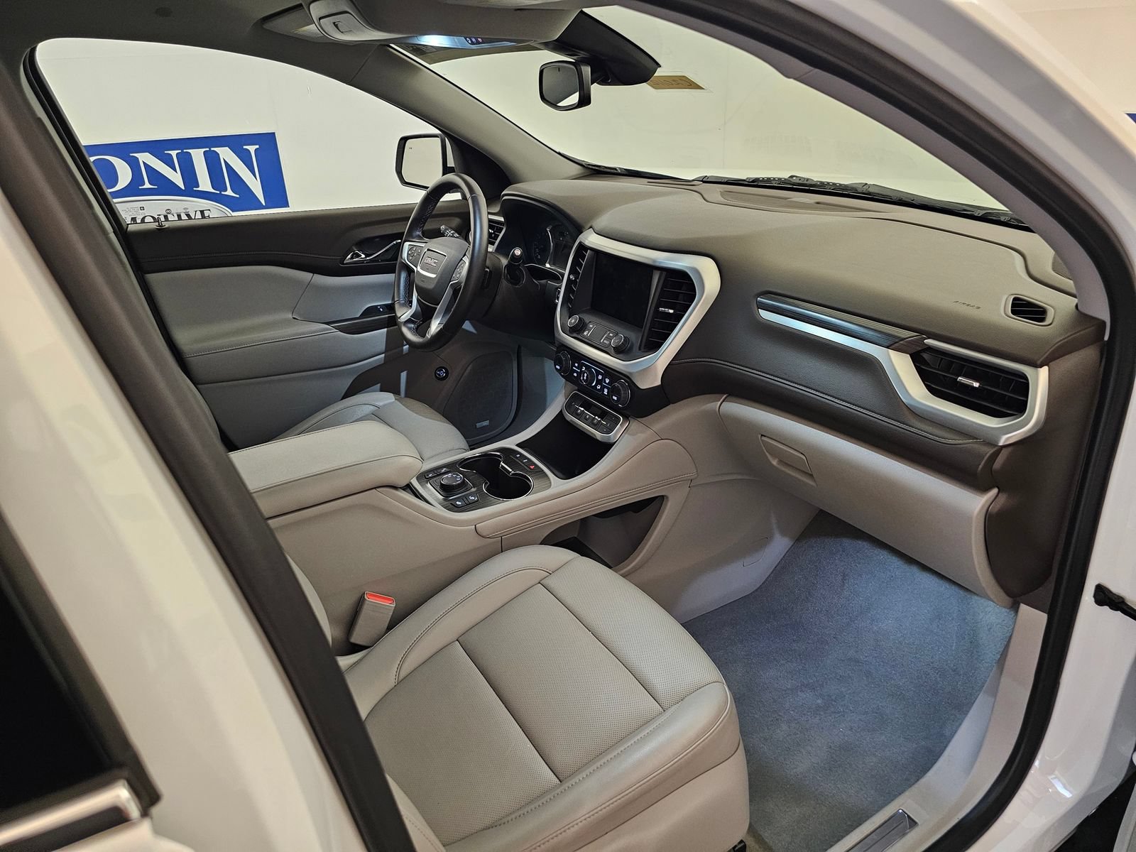 Used 2023 GMC Acadia SLT AWD/4WD image 27