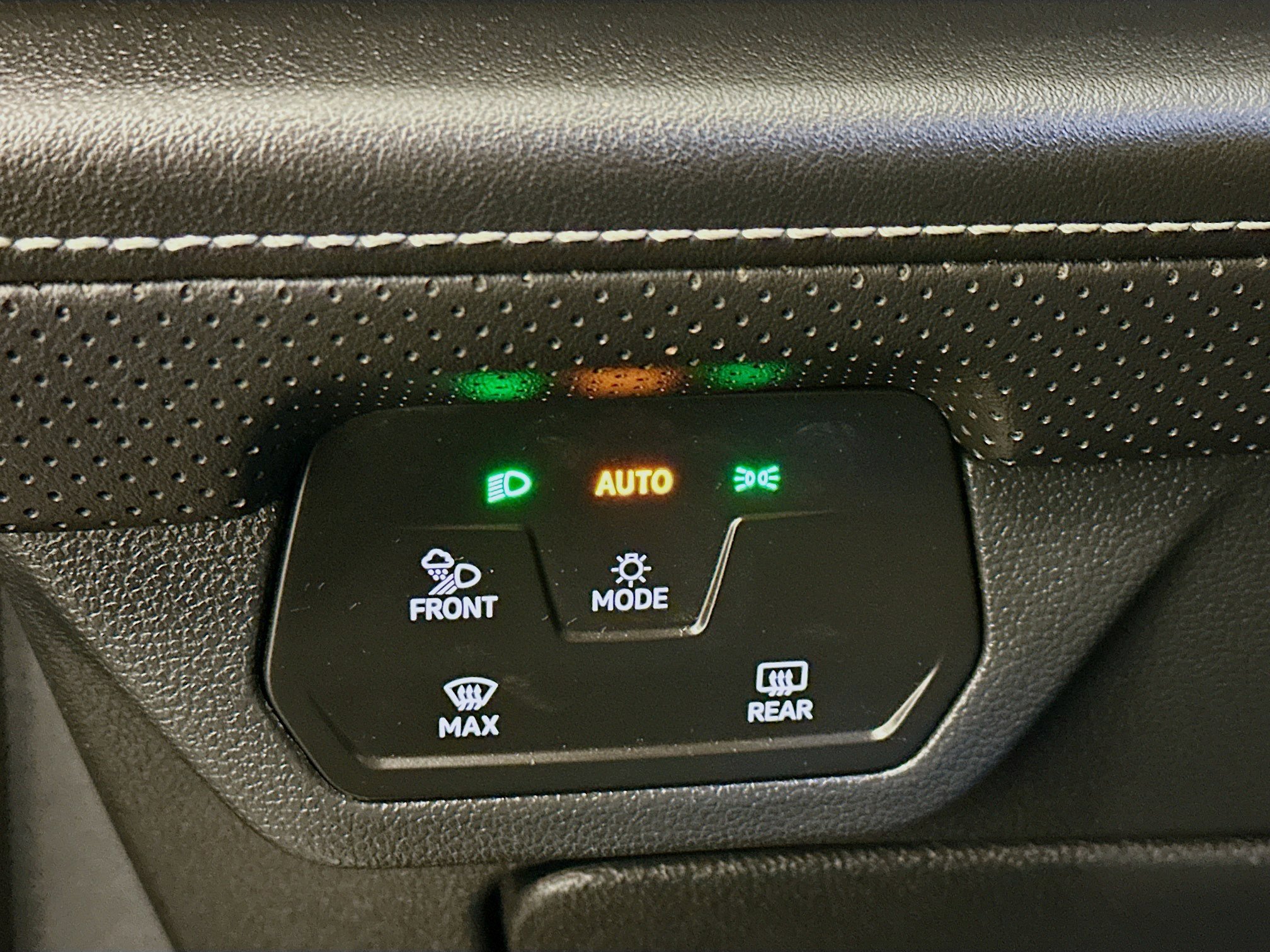 Used 2024 Volkswagen Atlas Cross Sport SE image 17