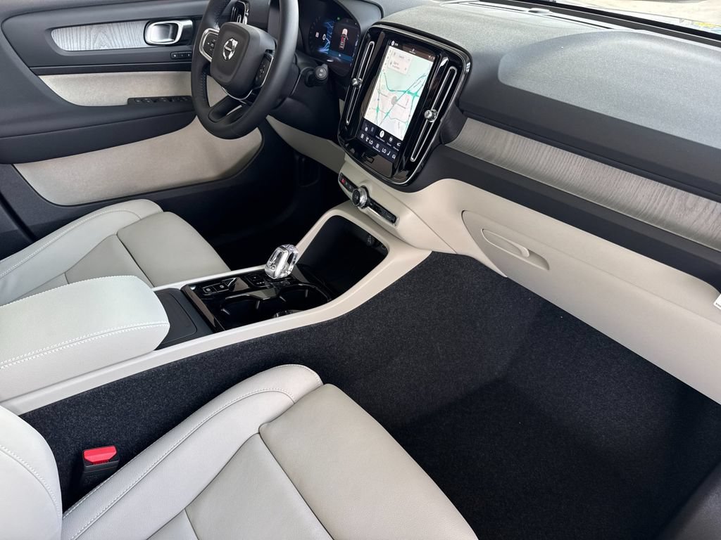 New 2026 Volvo XC40 B5 Plus w/ Protection Package Premier AWD/4WD image 15
