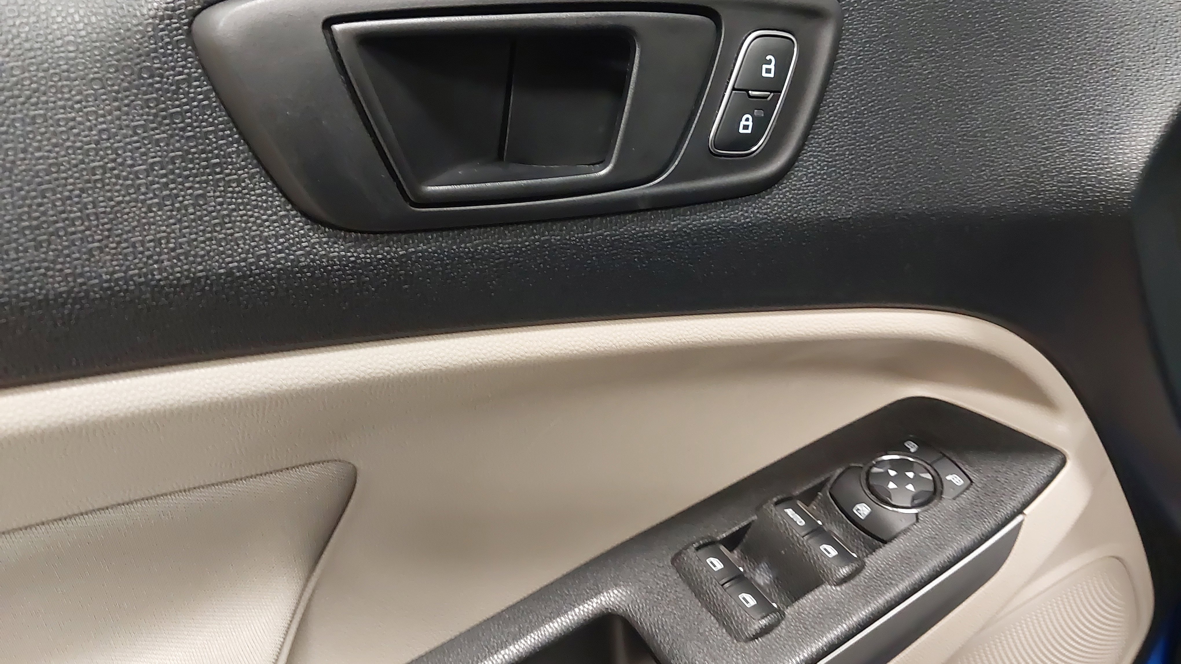 Used 2022 Ford EcoSport S image 25