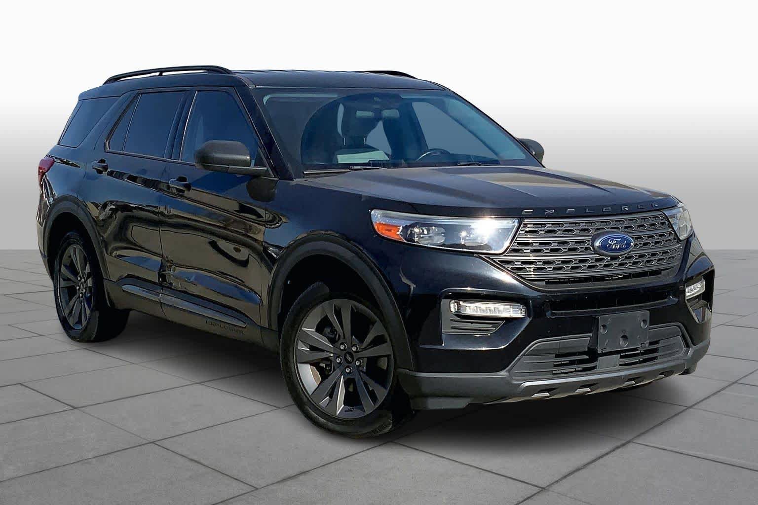 Used 2021 Ford Explorer XLT w/ Equipment Group 202A image 3