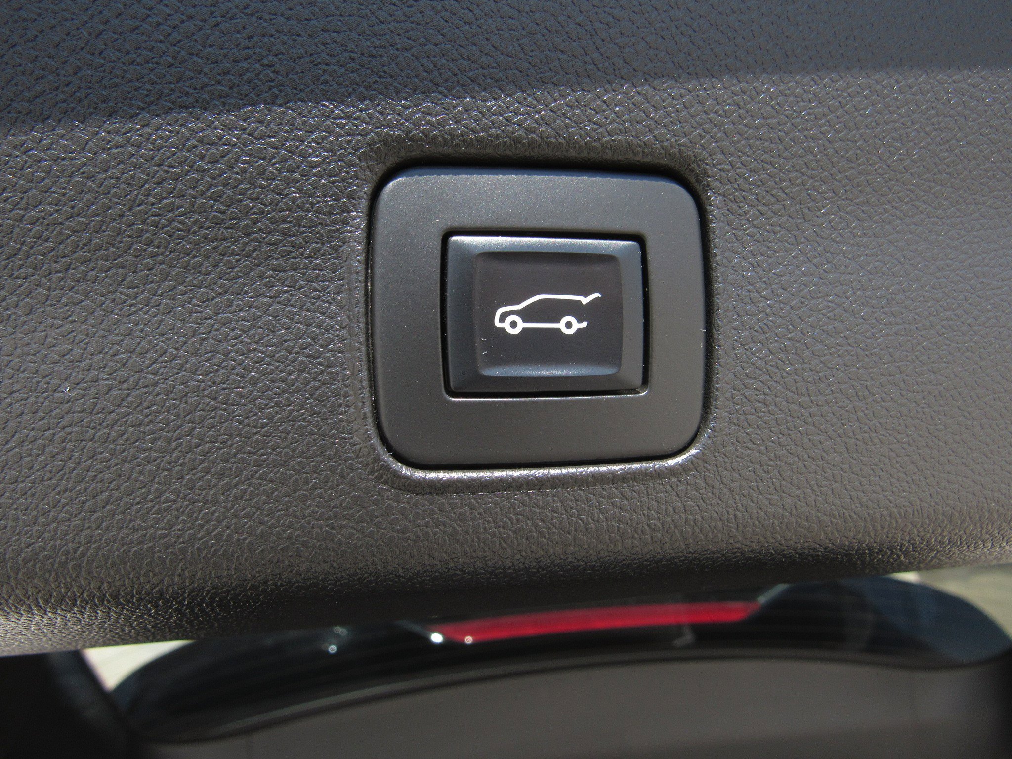 Used 2023 Chevrolet TrailBlazer RS w/ Sun and Liftgate Package image 14