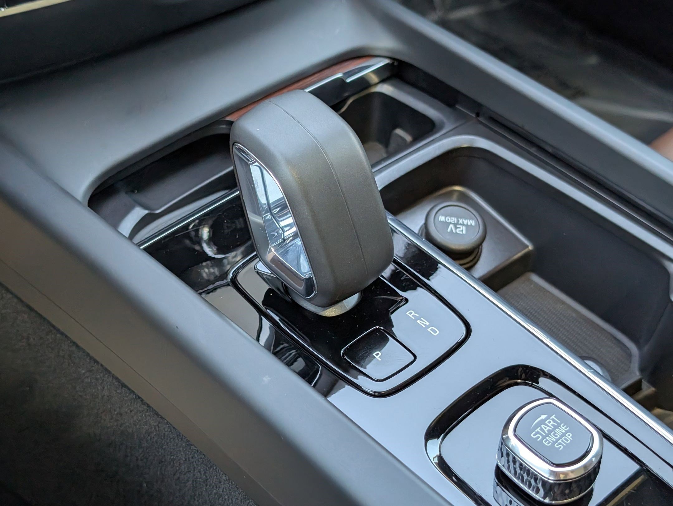 Used 2025 Volvo V60 B5 Cross Country Plus image 24