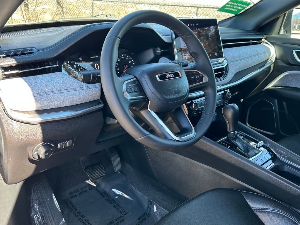 Used 2024 Jeep Compass Latitude image 7