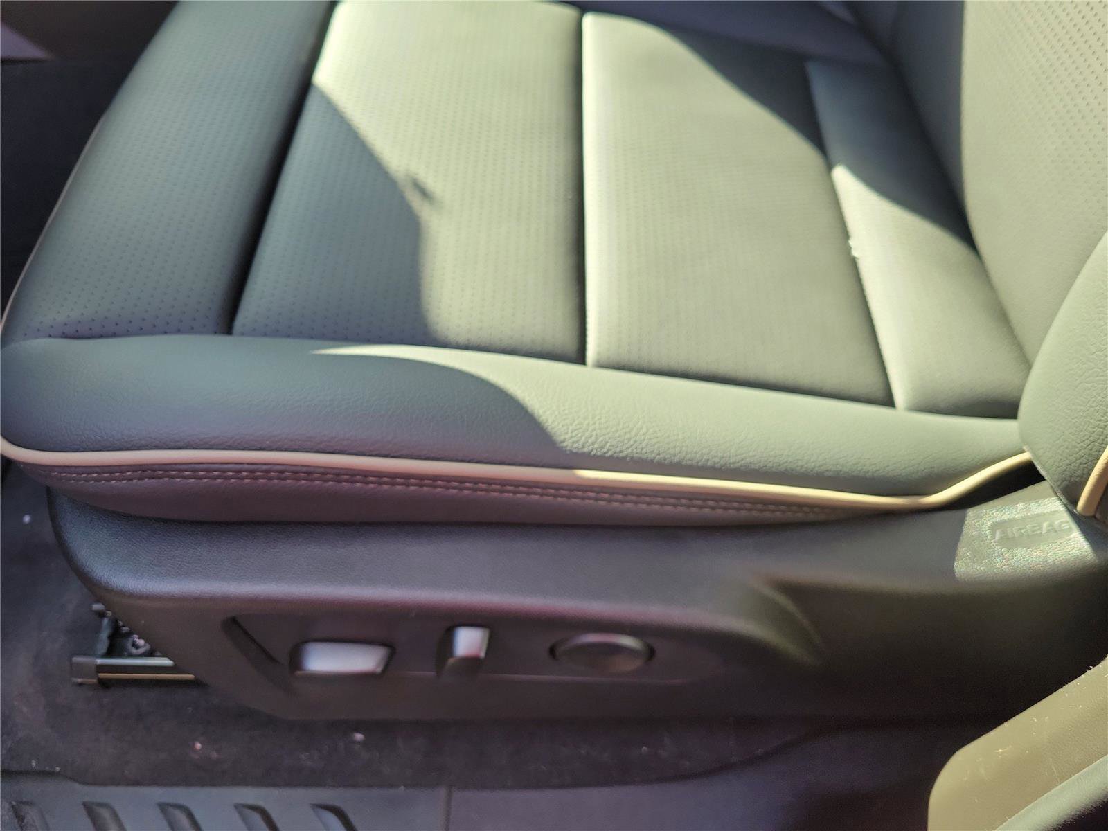 New 2026 GMC Canyon Denali image 17