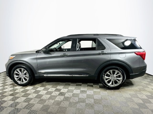 Used 2023 Ford Explorer XLT w/ Equipment Group 202A RWD image 6
