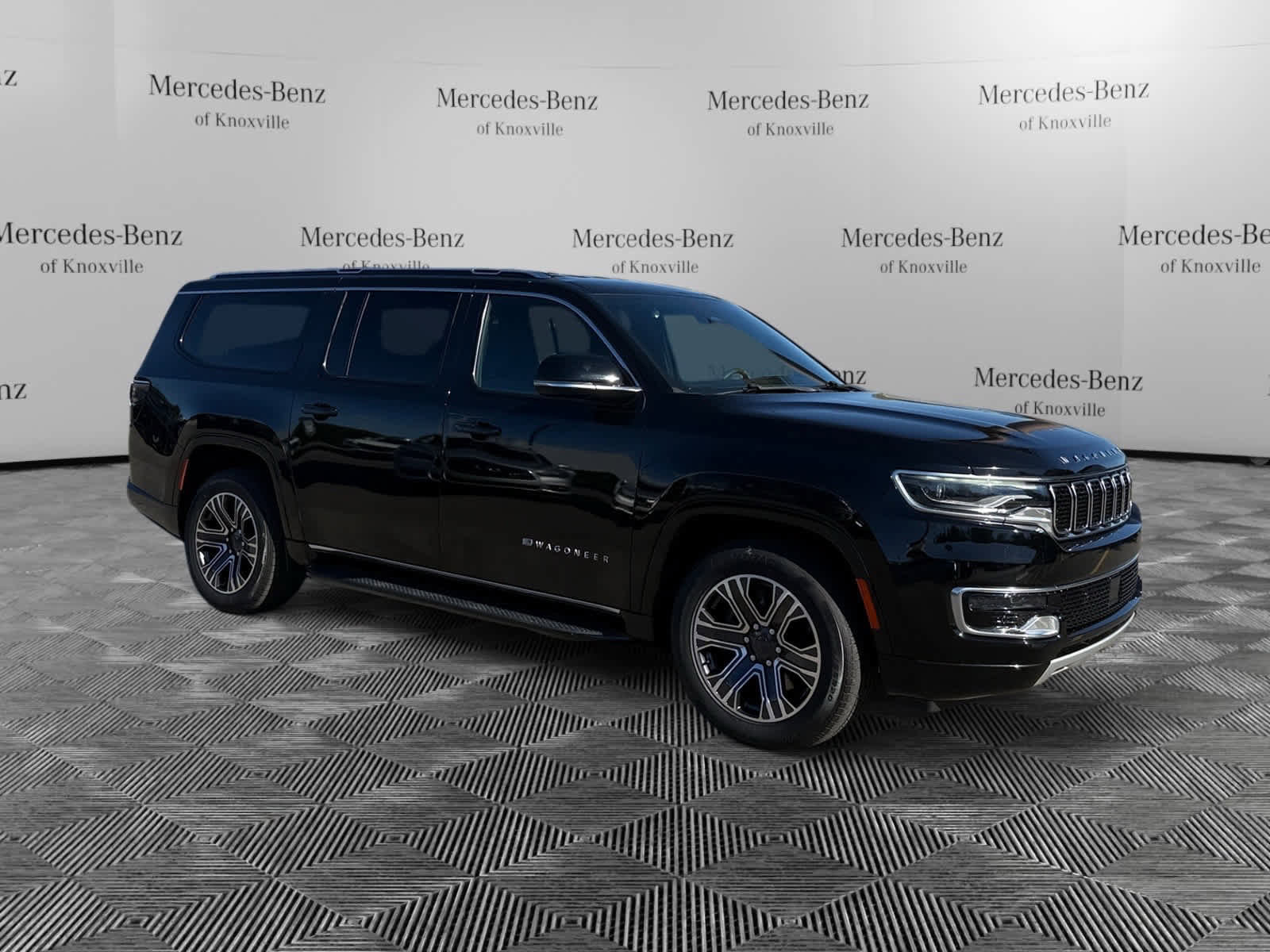 Used 2023 Jeep Wagoneer L Series II image 7