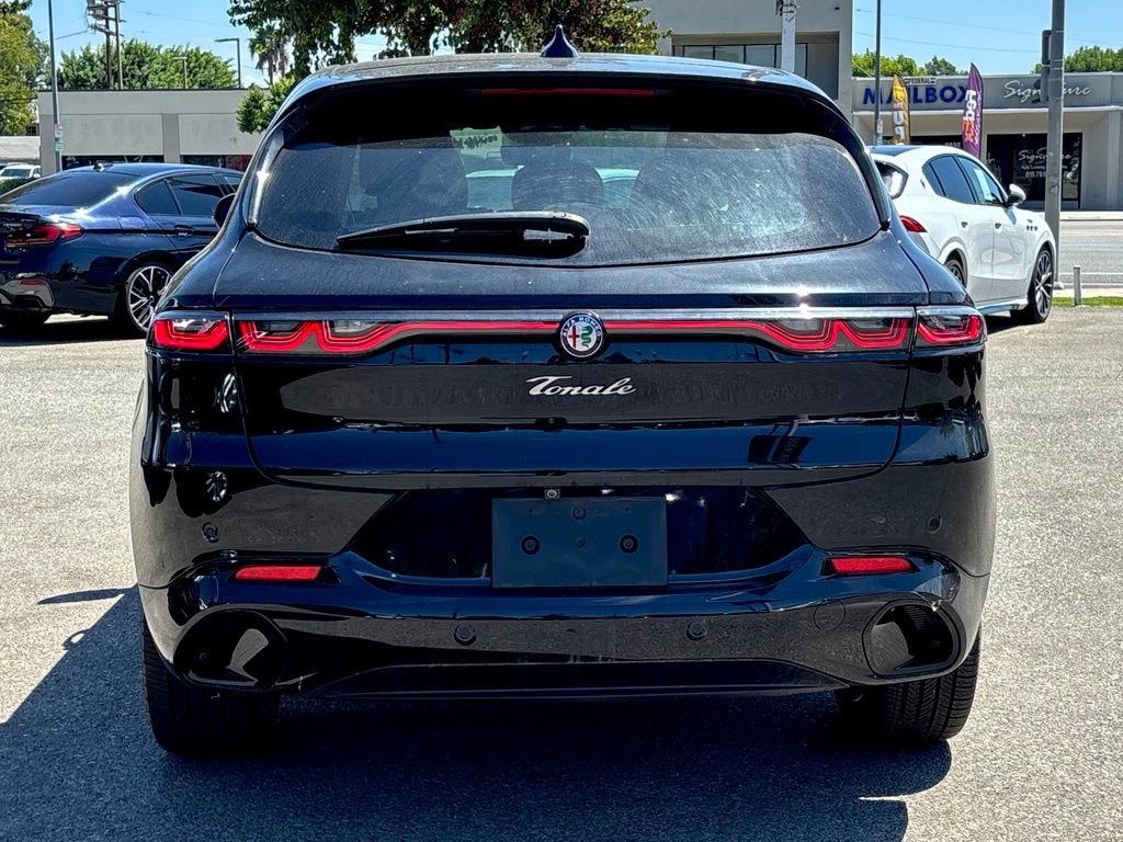 Used 2025 Alfa Romeo Tonale w/ Premium Package AWD/4WD image 4
