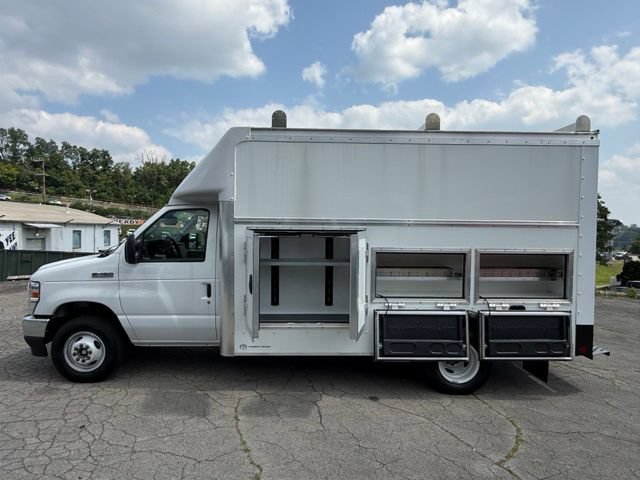 New 2026 Ford E-450 and Econoline 450 Super Duty w/ Power Equipment Group RWD image 2