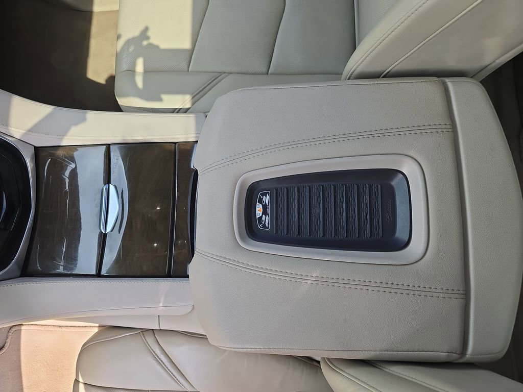 Used 2018 Cadillac Escalade Luxury RWD image 26