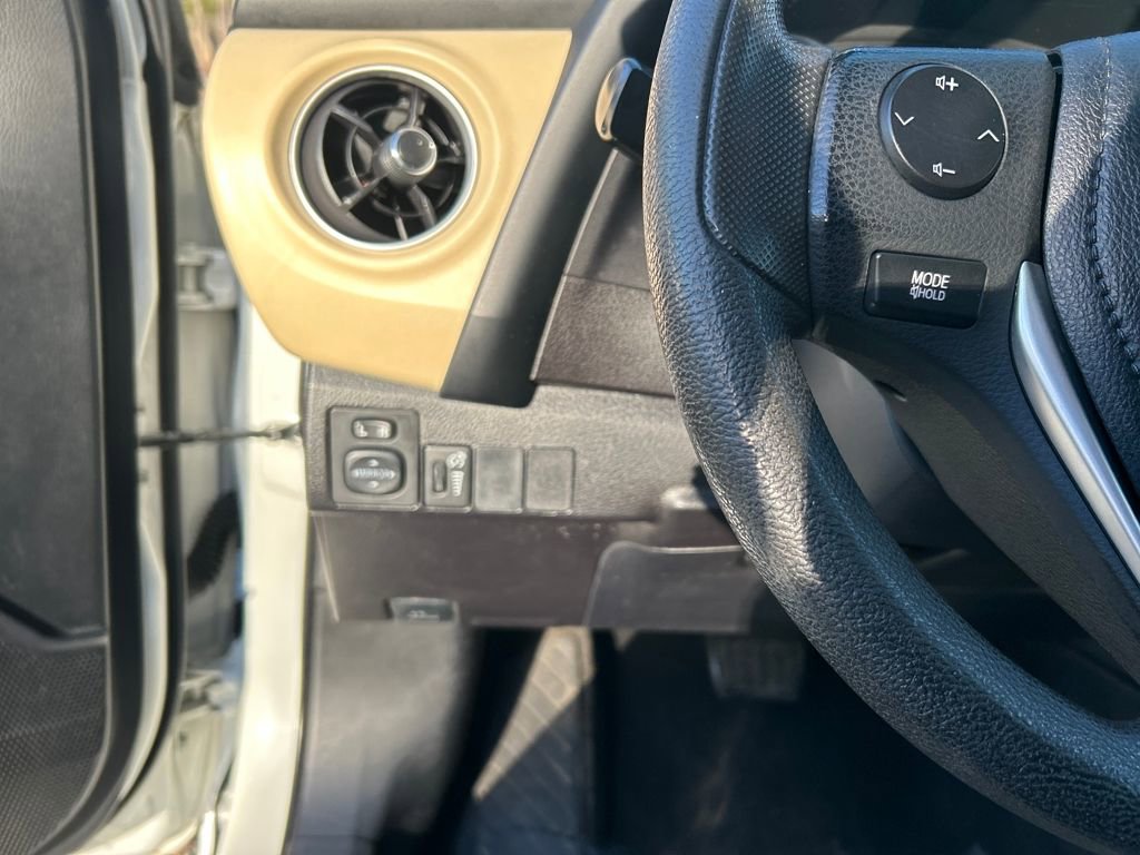 Used 2019 Toyota Corolla LE image 21