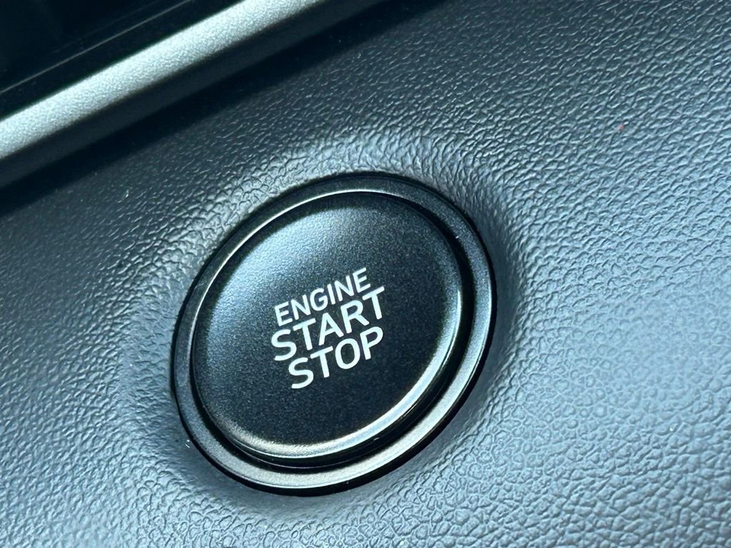 Used 2025 Hyundai Elantra Sport FWD image 30