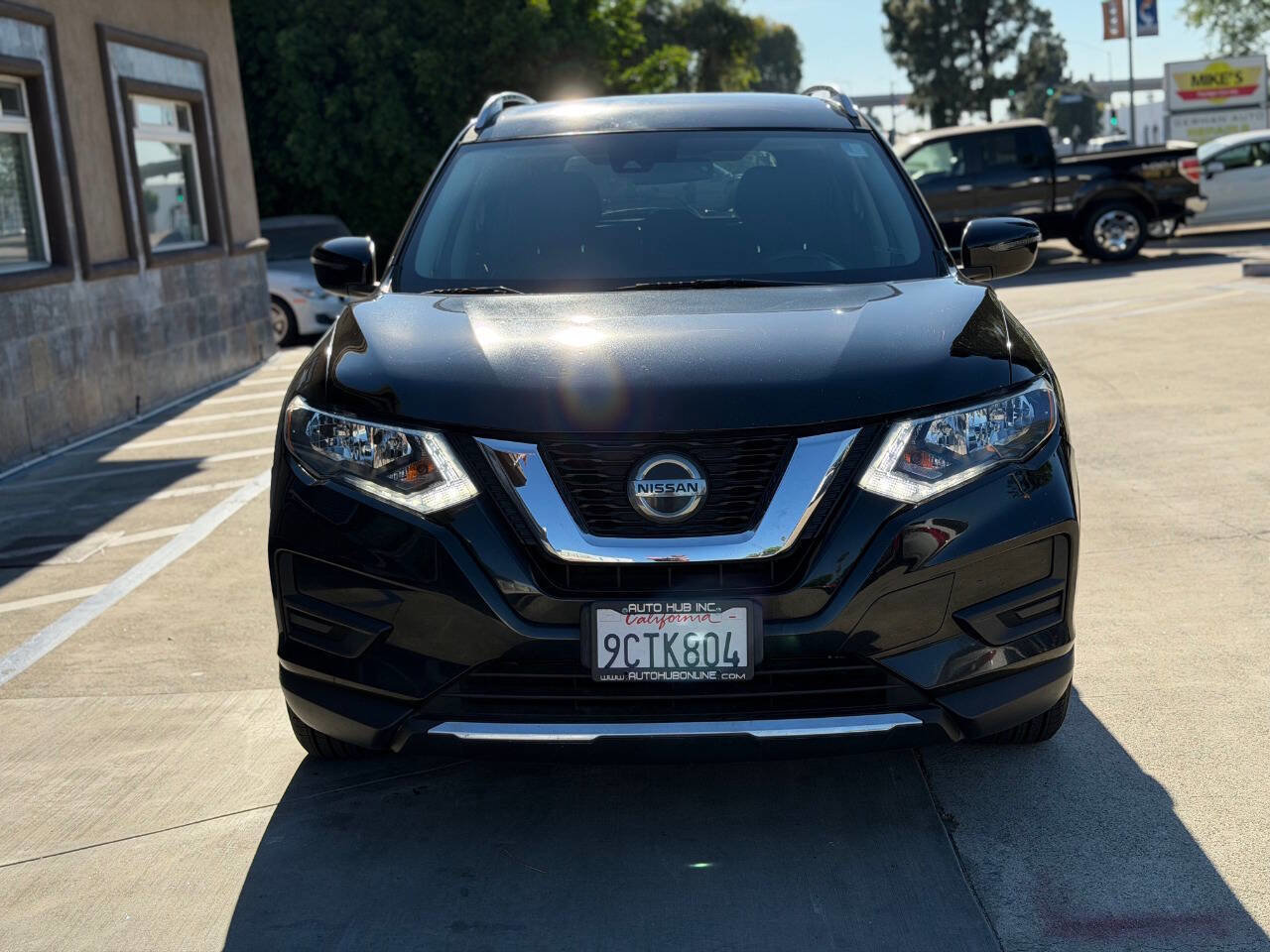 Used 2019 Nissan Rogue SV FWD image 3
