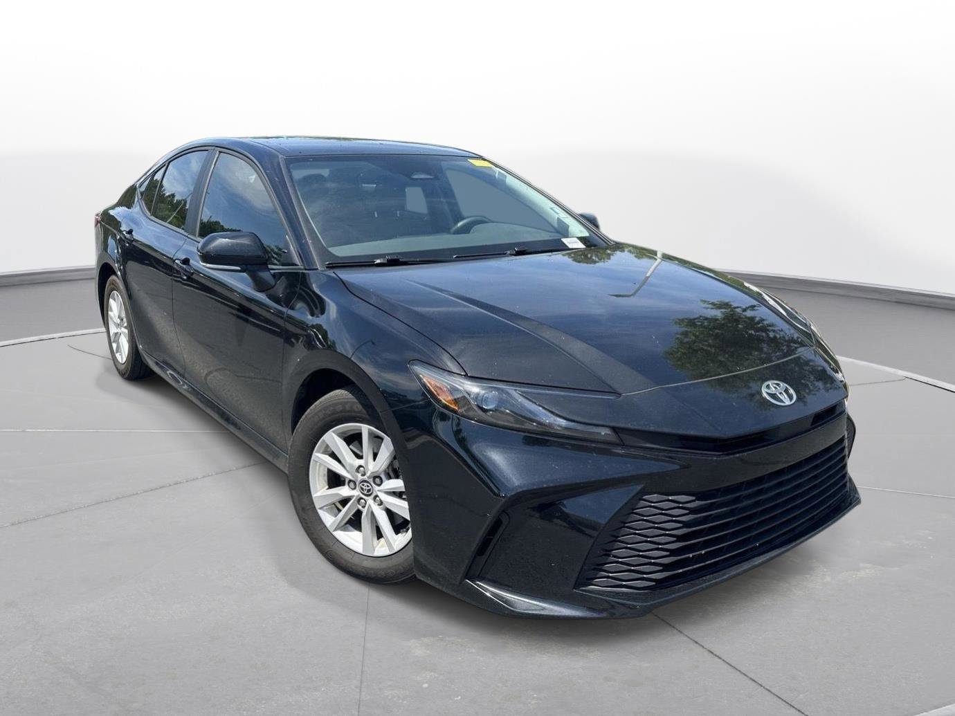 Certified 2025 Toyota Camry LE FWD image 4