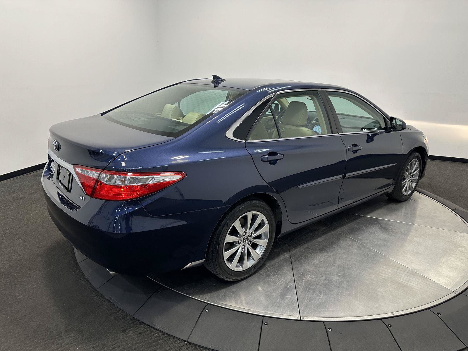 Used 2017 Toyota Camry XLE w/ Moonroof Package FWD image 7