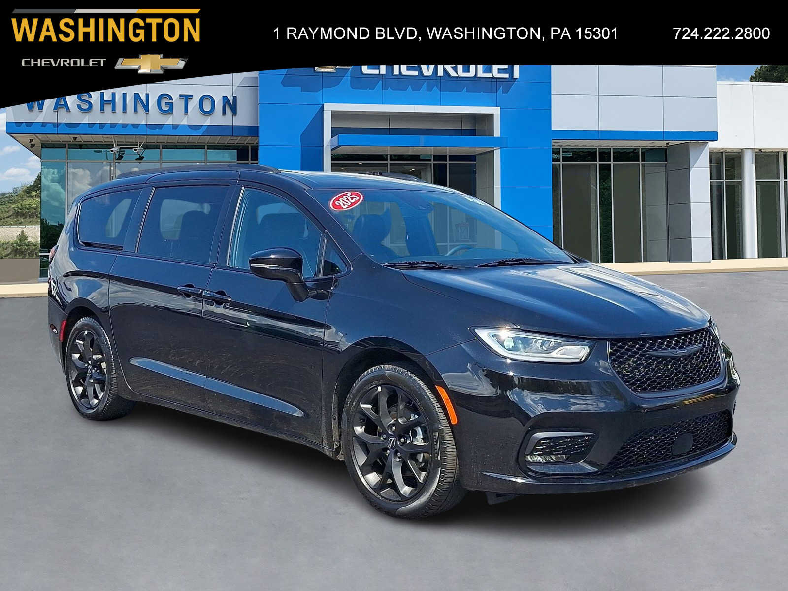 Used 2025 Chrysler Pacifica Limited FWD image 1
